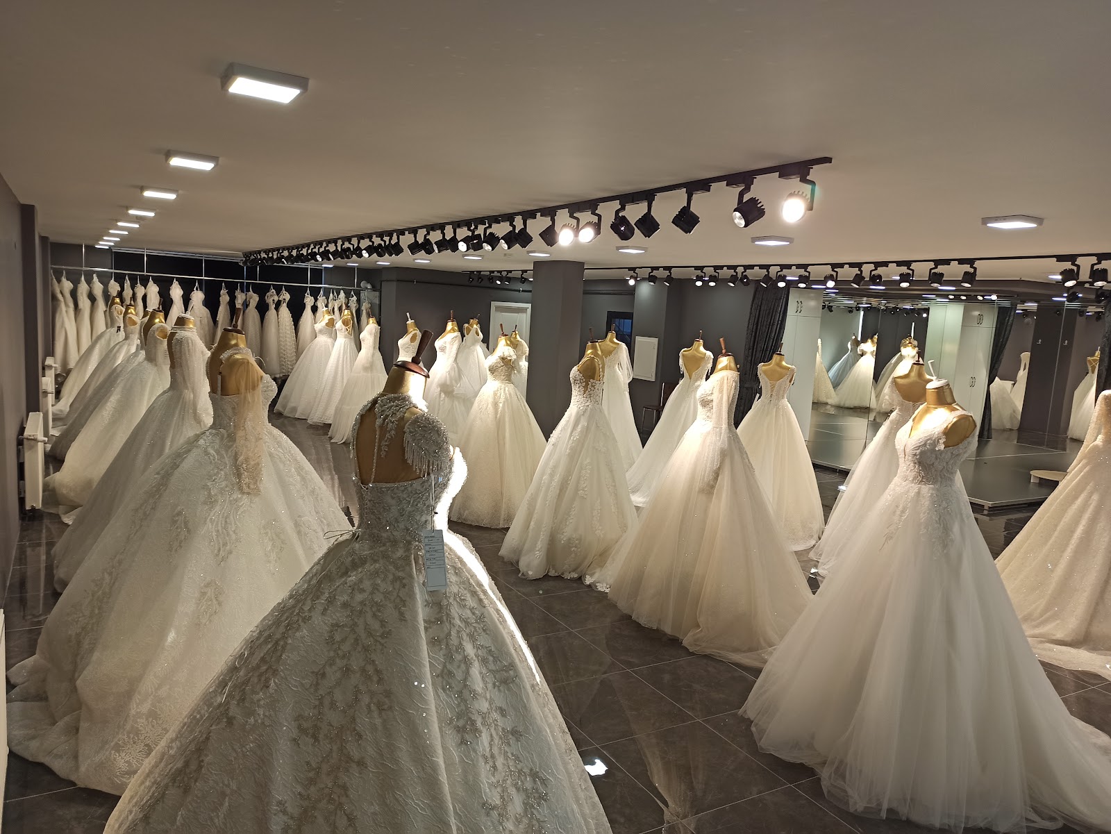 Nira Moda Evi