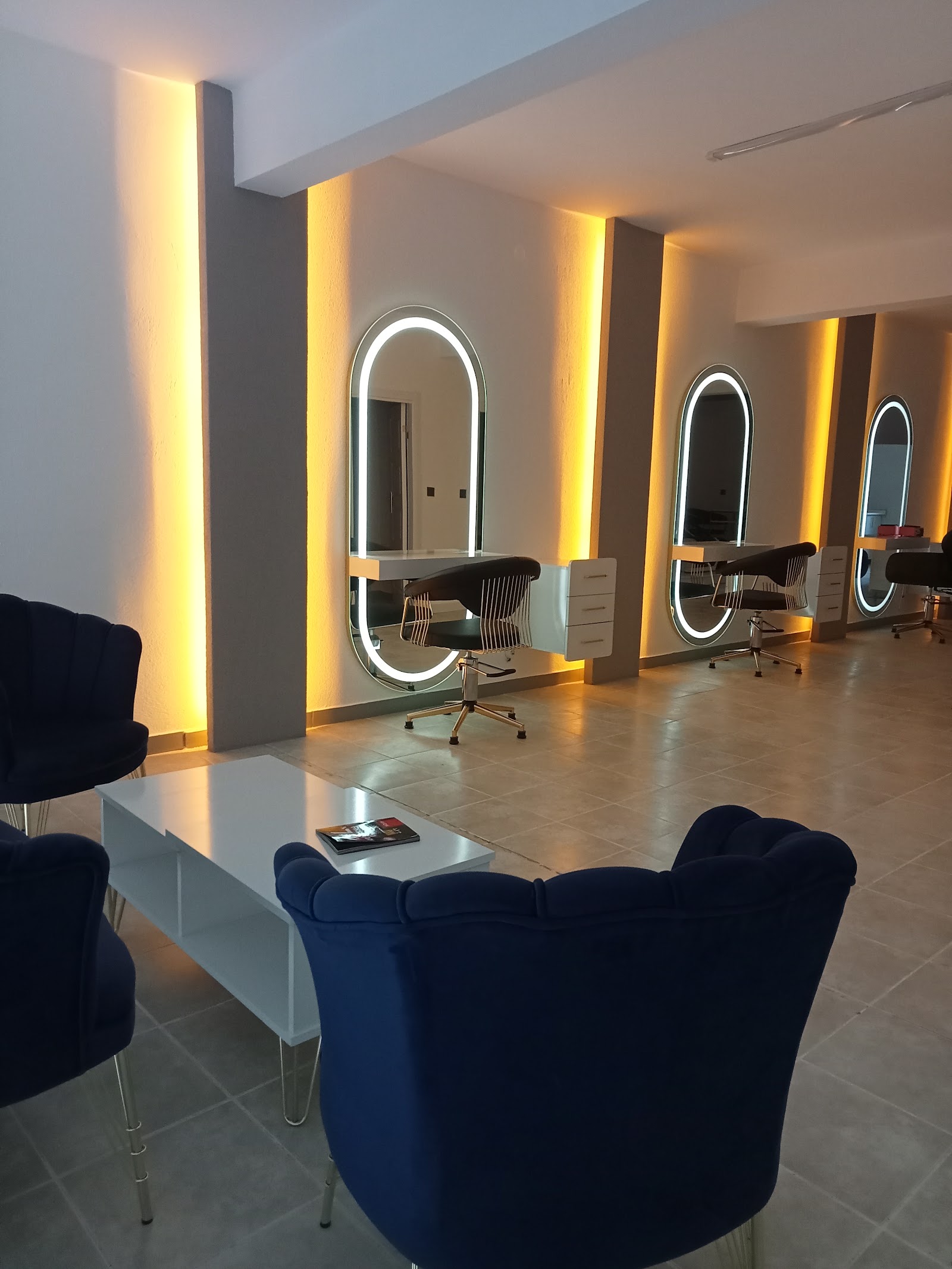 Saloon Emrah Kaya bayan kuaförü